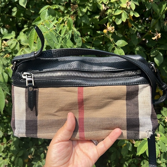 Burrberry Small Farley' Canvas Check & Leather Clutch Bag.❤️ - Picture 2 of 16